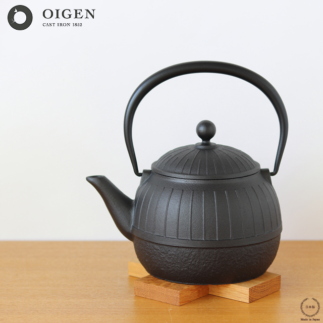 OIGEN（及源鋳造） 鉄瓶 八千草 1.2L | キッチン・ハウスキーピング ...